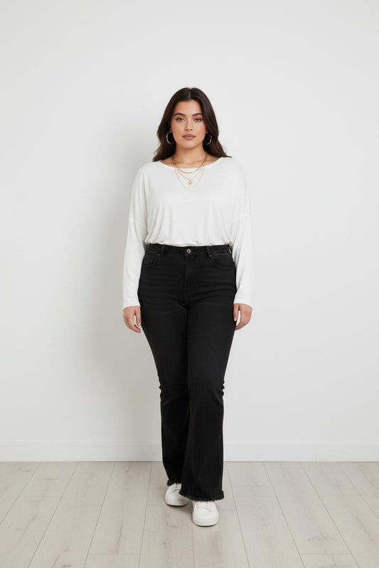 Jeans trombetta con bordo sfrangiato